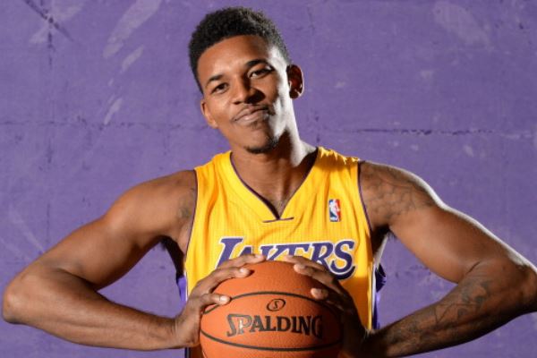 决定舆论走 决定舆论走